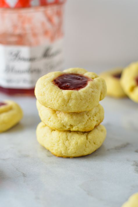 Easy Raspberry Cream Cheese Thumbprint Cookies recipe. Made with only 5 ingredients, this is the best last minute simple dessert idea. Cream Cheese Thumbprint Cookies, Cheese Thumbprint Cookies, Cream Cheese Raspberry, Ground Beef Potato Casserole, Thumbprint Cookies Easy, Raspberry Thumbprint, Banana Pecan Bread, Raspberry Thumbprint Cookies, Pecan Bread