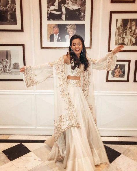 Indian Fashion Bloggers, Nikkah Dress, Indian Outfits Lehenga, Traditional Indian Dress, Indian Dresses Traditional, Traditional Indian Outfits, Indian Bridal Dress, Indian Gowns Dresses, Indian Gowns