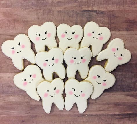 Tooth Cookies, Medical Cookies, Birthday Cake For Boyfriend, Tooth Cake, Cake For Boyfriend, Thank You Cookies, Medical Quotes, Cute Tooth, Teeth Shape