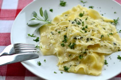 Lemon Ricotta Ravioli, Pan Seared Halibut Recipes, Lemon Baked Cod, Ravioli Recipes, Spinach And Ricotta Ravioli, Ravioli Sauce, Lemon Garlic Butter Sauce, Lemon Garlic Shrimp Pasta, Pasta Primavera Recipe