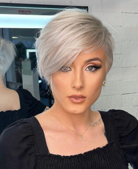 Asimetric Haircut Short, Short Bobs For Fine Hair, Asymmetrical Pixie Bob, Silver Pixie Cut, Bobs For Fine Hair, Square Face Short Hair, Asymmetrical Pixie Haircut, Short Pixie Hair, Silver Pixie