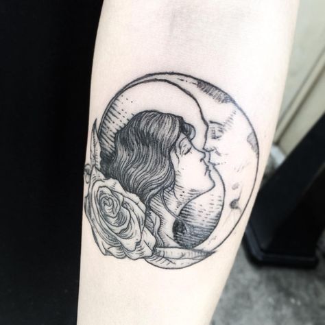 The lady and the moon #tattoo Celestial Tattoo, Kunst Tattoos, Moon Tattoo Designs, Kampot, Skin Art, Piercing Tattoo, Love Tattoos, Pretty Tattoos, Tattoo You