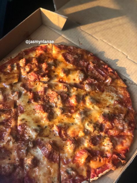 St.Louis Imo’s Pizza Sausage and Bacon @jasmynlanae #pizza #imos #imospizza #stlouis #missouri #illinois Imos Pizza, Pizza Sausage, Sausage And Bacon, Sausage Pizza, Pizza Style, First Bite, Hawaiian Pizza, Food Obsession, Cheese Pizza