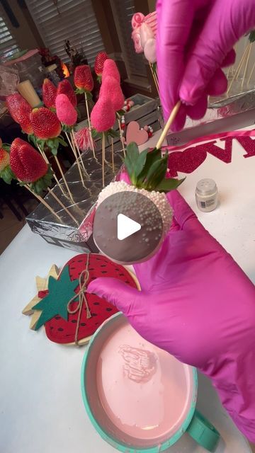 Andrea Freeland on Instagram: "Part 7 💗💗We are continuing in our series of creating our stunning #ediblebouquet!Please come join us for each video creation to see how this #delicious #sweettreat comes together! This video we will continue dipping and decorating our #chocolatecoveredstrawberries with #nonpareils and then I’ll give a sneak peak where they’ll go in the bouquet! . #strawberries #pretzelrods #chocolatepretzels #chocolatelover #oreodessert #oreodessertbox #marshmallows #chocolatemarshmallow #ricekrispietreats #ricekrispiestreats #strawberry #marshmello #chocolovers #chocolatecovered #chocolatecoveredtreats  #chocolatecoveredpretzels #chocolatecoveredoreos #desserttable #edibleart #mobileal #create #sweets #dippedtreats #sweettooth" Chocolate Dipped Strawberries Bouquet, Strawberries Bouquet, Chocolate Covered Strawberries Bouquet, Strawberry Pretzel, Edible Bouquets, Chocolate Covered Marshmallows, Chocolate Covered Treats, Chocolate Dipped Strawberries, Chocolate Pretzels