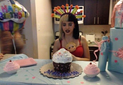 Rare Pictures, Rare Photos, Melanie Martinez, Adele, Save Money, Balloons, Queen, Money, Tumblr