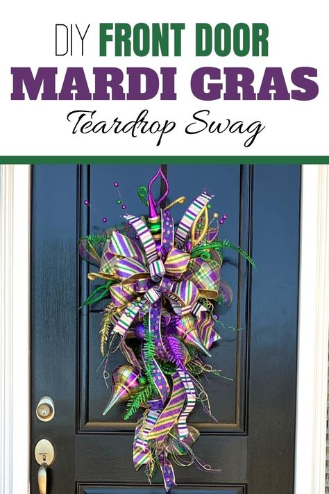 How to make a Mardi Gras wreath swag for front door using deco mesh, ribbon, ornaments and picks by Julie Siomacco of Southern Charm Wreaths. Mardi Gras Garland Mantle, Mardi Gras Porch Decor, Mardi Gras Door Hanger, Mardi Gras Door, Mardi Gras Diy, Madi Gras, Mardi Gras Decor, Door Garland, Teardrop Swag