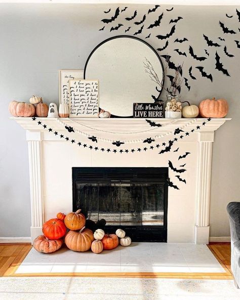 Farmhouse Mantle Decor, Halloween Decorations Apartment, Halloween Fireplace, Holiday Fireplace, Halloween Mantle, Halloween Ghost Decorations, Fireplace Mantle Decor, Halloween Facts, Farmhouse Halloween