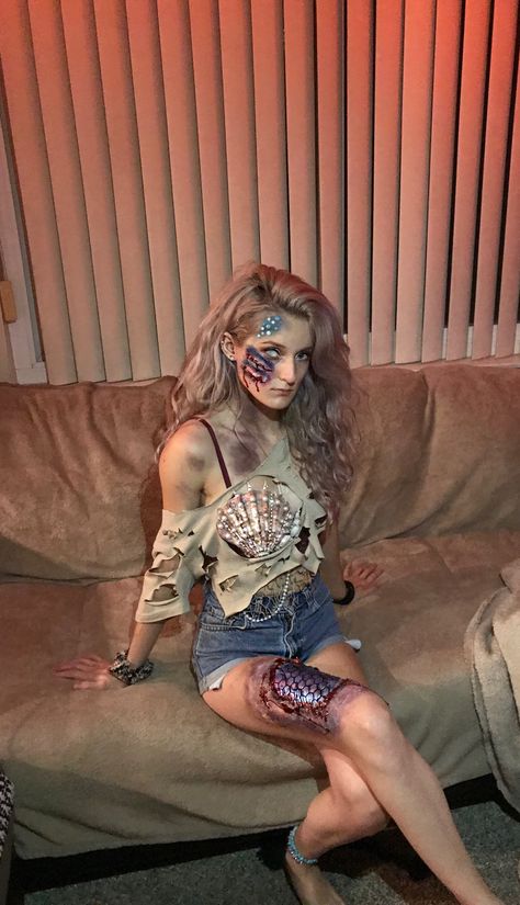 Zombie Costume Women, Halloween Costumes Women Scary, Mermaid Makeup Halloween, Halloween Mermaid, Zombie Halloween Costumes, Mermaid Halloween Costumes, Creepy Halloween Makeup, Diy Costumes Women, Halloween Coustumes