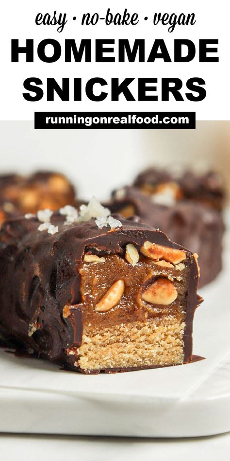 Homemade Snickers Bars, Snickers Bars Recipe, Snickers Recipe, Homemade Chocolate Candy, Vegan Snickers, Vegan Chocolate Recipes, Date Caramel, Snickers Chocolate, Healthy Candy