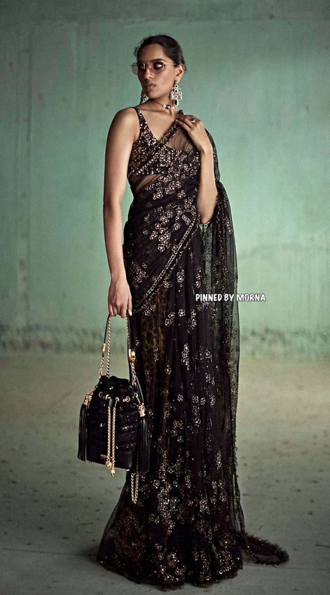 Boho Chic Style Outfits, Sabyasachi Mukherjee, Cute Asian Fashion, Sabyasachi Lehenga, Lehenga Designs Simple, Runway Fashion Couture, Elegant Outfit Classy, Fancy Sarees Party Wear, Indian Look