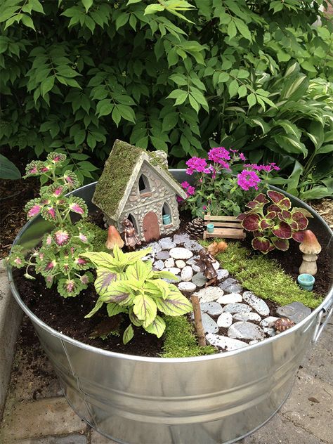 Make a fairy garden in a pot for hours of imaginary play. Kids Fairy Garden, Fairy Garden Containers, Fairy Garden Pots, Fairy Garden Plants, نباتات منزلية, Fairy Garden Designs, Fairy Garden Crafts, Faeries Gardens, Mini Fairy Garden