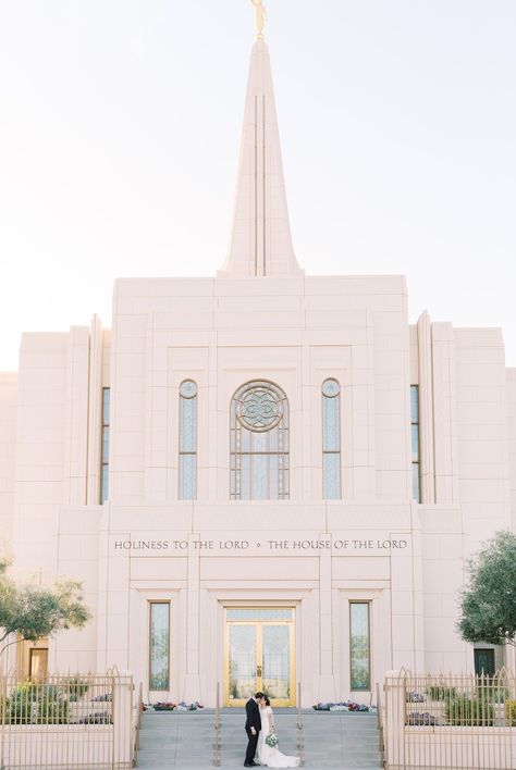 Mission Outfits, Temple Wedding Pictures, Temple Sealing, Gilbert Temple, Temple Wedding Photos, Mormon Wedding, Lds Temple Art, Temple Wedding Photography, Lds Temple Pictures