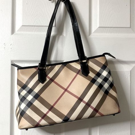 BURBERRY Nova Check Shoulder Bag Authentic Vintage Burberry Handbags Vintage, Vintage Burberry Bag, Handbags Vintage, Vintage Burberry, Burberry Handbags, Retro Chic, Vintage Handbags, Burberry Bag, Vintage Shops