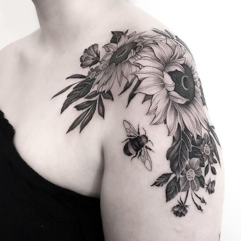 Cute Sunflower Tattoo, Ricky Williams, Sunflower Tattoo Sleeve, Sunflower Tattoo Shoulder, Floral Tattoo Shoulder, Rose Shoulder Tattoo, Cute Sunflower, Gorgeous Tattoos, Sunflower Tattoos