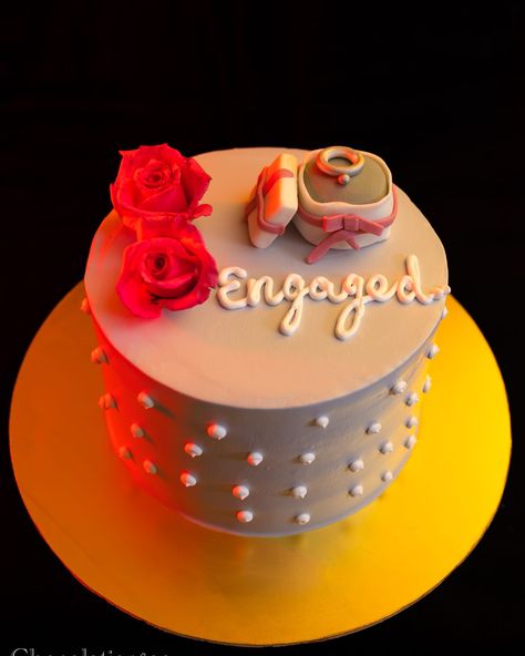 Engagement Cakes, Cake