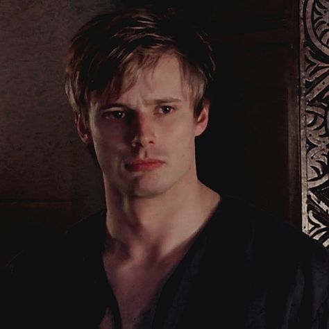 Bradley James Icon, Merthur Icon, Arthur Pendragon Icon, Bradley James Arthur, King Arthur Merlin, Hunters In The Snow, Lady Lancaster, Merlin Funny, Merlin Show