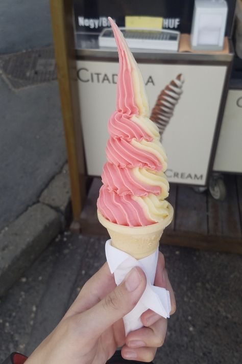 [I ate] Strawberry and vanilla swirled ice cream #food #foods Vanilla And Strawberry Ice Cream, Homemade Breakfast, Dessert Pictures, Dinner Wedding, Strawberry Ice Cream, Gluten Free Cooking, Kitchen Inspo, Beautiful Dishes, Holiday Wedding