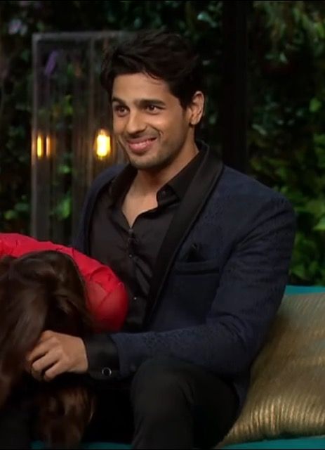 Sid in Koffee with Karan Koffee With Karan, Sidharth Malhotra, Bollywood Posters, Blazer Designs, Blazer, Fictional Characters, Quick Saves