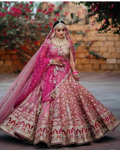 50+ Pink Bridal Lehengas for Your Wedding Outfit Inspiration Wading Dress, Choli For Bride, Shaadi Lehenga, Lehenga Colors, Pink Bridal Lehenga, Latest Bridal Lehenga Designs, Heavy Lehenga, Indian Wedding Gowns, Bridal Lehenga Designs