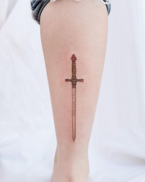 Hogsmeade Tattoo, Gryffindor Tattoos, Gryffindor Tattoo, Harry Potter Jacket, Patchwork Tattoos, Hp Tattoo, Sketch Style Tattoos, Tattoos Inspo, Women Tattoos