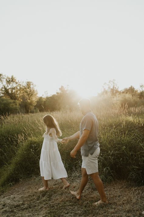 Engagement photo outfits. Engagement Photo Outfits Summer, Summer Engagement Photos, Engagement Photo Outfits, Photo Outfit, Engagement Photos, Summer Outfits, Couple Photos