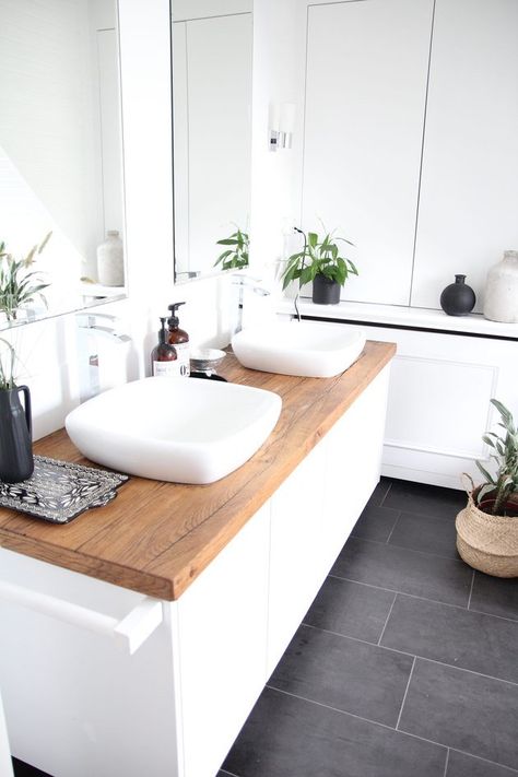 White bathroom with wood countertop. Bad Diy, Attic Bathroom, Bathroom Counters, Bathroom Countertop, Decor Baie, Bathroom Countertops, Wood Countertops, Wood Bathroom, Trendy Kitchen