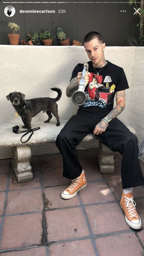 via devon lee carlson’s insta story | 21.08.2021 Rock T Shirt Outfit, Orange Converse Outfit, Retro Fashion Mens, Skate Outfit, Orange Converse, Devon Lee Carlson, Carla Diaz, Jesse Rutherford, Black Outfit Men