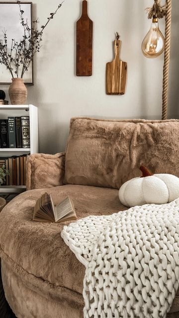 Sixpenny Neva, Nook Makeover, Round Daybed, Cozy Reading Corners, Cozy Room Decor, Vintage Room, Cozy Reading Nook, Cozy Reading, Decoration Inspiration