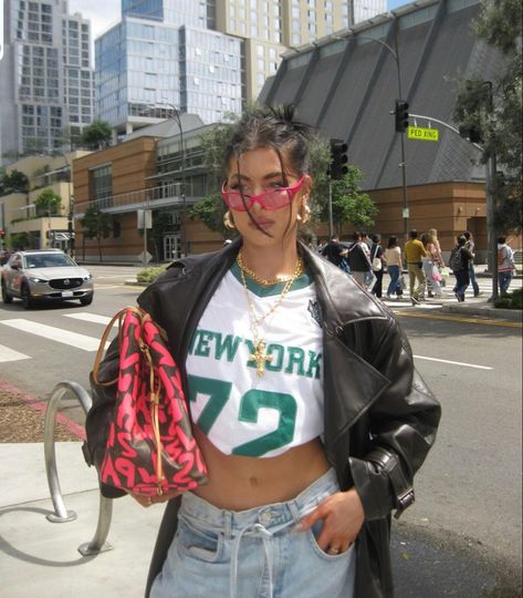 Emy Moore Aesthetic, Emy Moore Outfit, Rnb Style, Big Cross Necklace, Steyn City, Chain With Cross, Long Cross Necklace, Outfit Inspo Aesthetic, En Route Jewelry