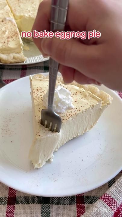 Eggnog Cheesecake Pie, Eggnog Pudding Recipe, Eggnog Pie Recipe, Eggnog Pie, Cool Whip Desserts, Easy Eggnog, Coconut Cake Recipe, Strawberry Rhubarb Pie, Easy Pie Recipes