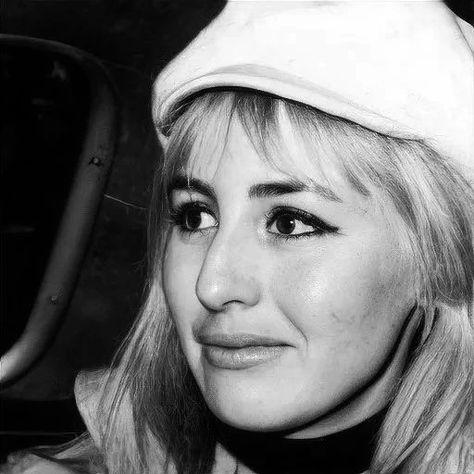 🌸 Cynthia Lennon 🌸 on Instagram: “Cynthia Lennon in New York, February 7, 1964. ❤️” Cynthia Powell, Cynthia Lennon, Beatles Baby, Colorized Historical Photos, Beatles Wallpaper, Beatles Girl, Beatles George Harrison, New York February, Beatles George