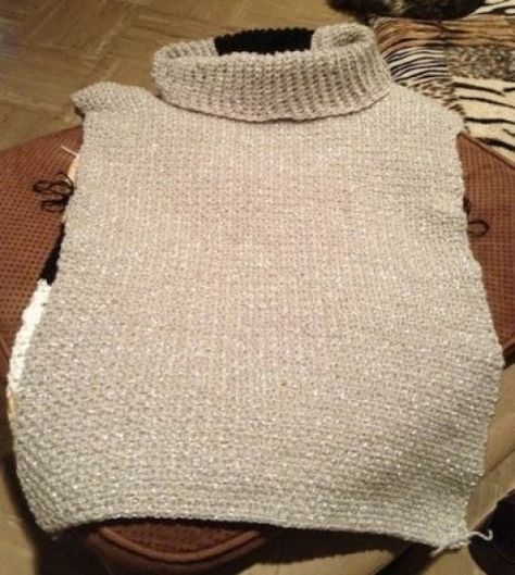 Here is a reversible Crochet turtleneck pattern in sport weight yarn, shown here done in a sparkly metallic. A free design by SheilaSchnauzies. Crochet Turtleneck, Reversible Crochet, Turtleneck Pattern, Crocheted Clothes, Retro Crochet, Vest Pattern Free, Crochet Styles, Crochet Men, Crochet Scarfs