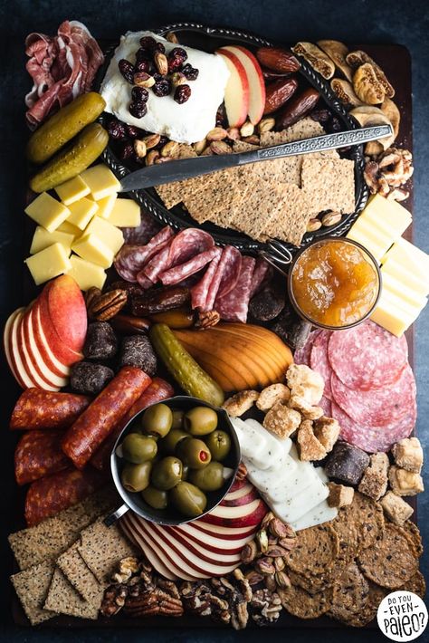 Charcuterie Board Gluten Free, Gluten Free Charcuterie Board, Gluten Free Charcuterie, Gluten Free Party Food, Gluten Free Party, Christmas Charcuterie Board, Christmas Charcuterie, Charcuterie Board Ideas, Superbowl Appetizers