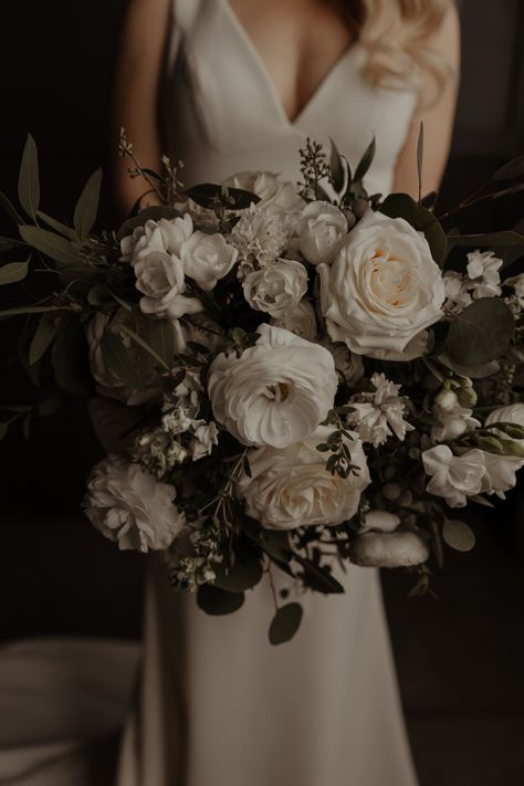 Who says crisp whites and greens can’t also be COZY? Julie and Jimmy’s elegant winter wedding at Walden took place during a freezing Polar Vortex, but the richness, warmth, and glow from their flowers brought life to their special day. Eucalyptus, pine, ferns and other seasonal greenery framed bouqu Winter Floral Bouquet, December Wedding Bouquets, Wedding Florals Greenery, January Wedding Flowers, Winter Wedding Flowers Bouquets, Winter Wedding Florals, White And Green Bridal Bouquet, Winter Bridal Bouquets, Eucalyptus Wedding Bouquet