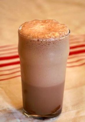 Chocolate Egg Cream, Egg Cream Drink, Egg Cream Recipe, Orange Juice Cake, Banana Cocktails, Slushy Drinks, Egg Cream, Icebox Cakes, Homemade Soda