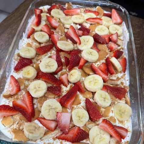 Banana Poke Cake, Strawberry Banana Cakes, Peanut Butter Brownie Bites, Banana Cream Pudding, No Bake Cookie Dough, Cake Mix Ingredients, Cake Cooking, Vegetable Recipe, Strawberry Cake Mix