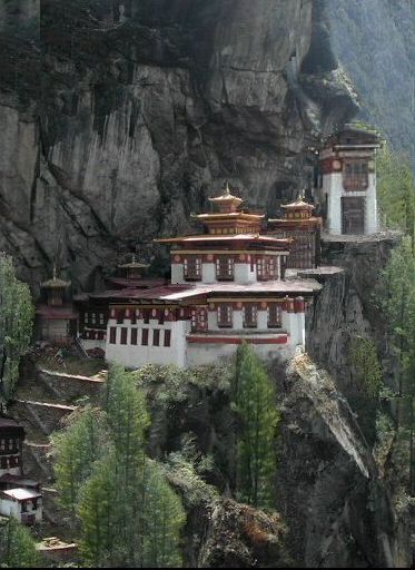 Tibetan monastery Tibetan Aesthetic, Tibet Monastery, Tibetan Mountains, Monastery Aesthetic, Shaolin Monastery, Namche Bazaar, Tibetan Architecture, Monastery Interior, Tibetan Monastery