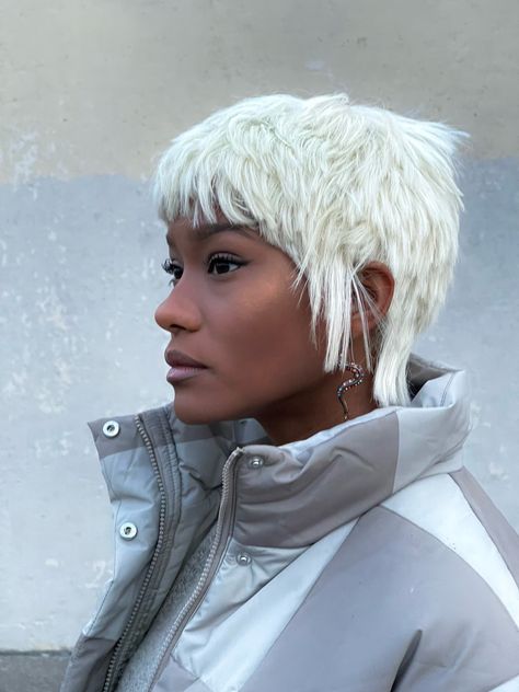 Sci Fi Hairstyles, Futuristic Hairstyles, Futuristic Hair, Short White Hair, Hairdos For Curly Hair, Hair Reference, Black Natural Hairstyles, Black Girls Hairstyles, White Hair