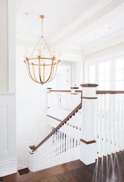 Large Chandelier High Ceilings, Stairway Lighting Ideas, Foyer With Stairs, Stairwell Chandelier, Entry Chandelier, Rustic Staircase, Small Foyer, Stairwell Lighting, Foyer Lighting Fixtures