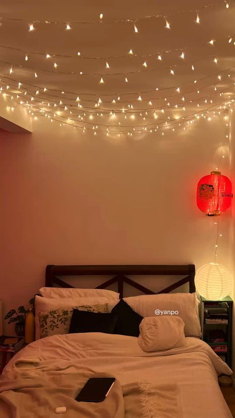 Room With Lots Of Lights, Bedroom Decor Ideas Lights, Aesthetic Bedroom Ceiling Lights, Fairy Lights On Bedroom Ceiling, Fairy Lights College Dorm, Hanging Fairy Lights In Bedroom Ceilings, Ceiling Inspo Bedroom, Small Lights In Bedroom, Christmas Decorations Room Teenagers