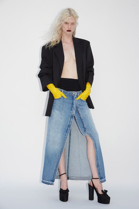 No. 21 Resort 2023 Collection | Vogue Resort 2023 Fashion, Resort 2023, Denim Day, 2023 Collection, 2023 Fashion, Fashion Show Collection, Fashion Today, Couture Collection, Womens Fashion Trends