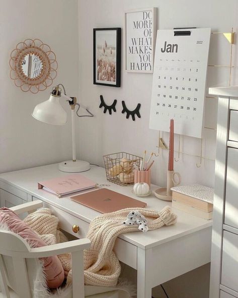 Feminine Home Offices, Study Desk Decor, Work Office Decor, Office Room Decor, Preppy Room Decor, Study Room Decor, Room Makeover Bedroom, Dream Room Inspiration, Room Decor Ideas