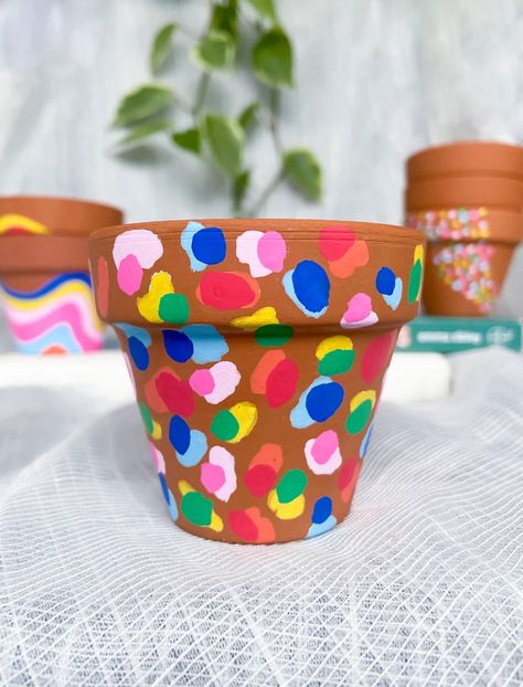 Kids Painted Terracotta Pots, Paint A Pot Party, Mini Plant Pots, Apple Flowers, Diy Pottery Painting, Flower Pot Art, Pot Painting, Summer Camp Crafts, Painted Plant Pots