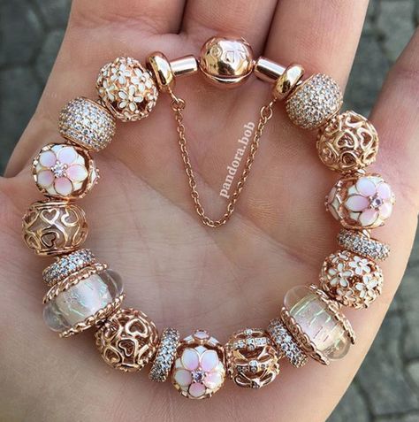 Pandora Inspiration Real Pandora Bracelet, Cute Pandora Bracelet Charms, Pandora Bracelet Inspiration, Pandora Bracelet Ideas Inspiration, Quinceanera Jewelry, Pandora Bracelet Charms Ideas, Charm Bracelets For Girls, Girly Bracelets, Pandora Bracelet Designs