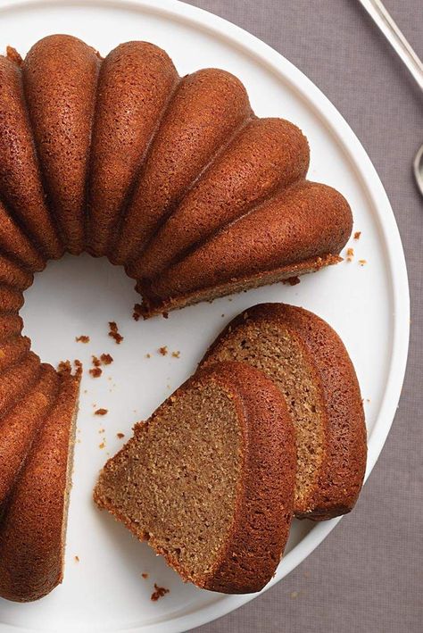 Chai-Spiced Pound Cake Recipe Spice Pound Cake, Bundt Cake Mix, Bundt Pan Recipes, King Arthur Flour Recipes, Marble Cake Recipes, Sour Cream Pound Cake, Caribbean Rum, Cake Tips, Pound Cake Recipe