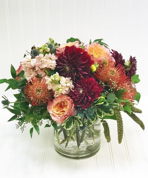 Fall Table Floral Arrangements, Modern Fall Arrangements, Autumn Flowers Arrangements, Thanksgiving Flower Centerpieces Table, Sunset Floral Arrangement, Small Fall Floral Arrangements, Fall Floral Arrangements For Home, Sunset Tablescape, Fall Floral Arrangements Centerpiece