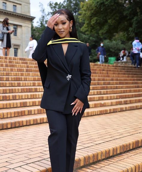 Black Graduation Suits For Women, Female Graduation Suits, College Graduation Suits Women, Graduation Black Suits For Women, Suits For Graduation Girl, Graduation Outfit Suit Women, Graduation Outfit Ideas University Suits, Graduation Outfit Ideas University Suits Women, Graduation Blazer Outfit