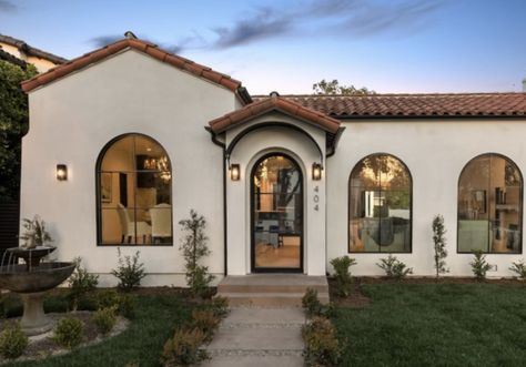 1 Storey Residential House, Southwest Stucco Exterior Colors, Spanish Style Homes Backyard, Southwest Exterior House Colors, Spanish Style Color Palette, Homes With Arches, Arizona House Exterior, Single Story House Elevation, Modern Spanish Style Homes Exterior