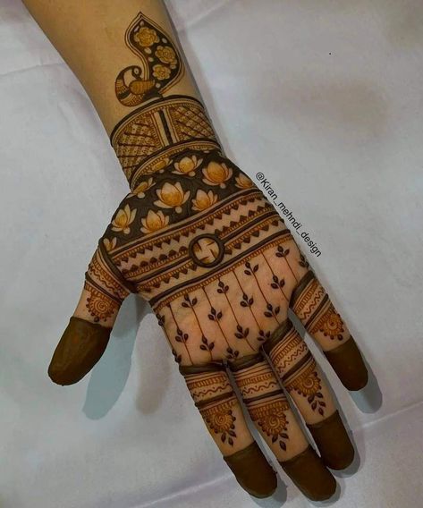 Children Mehandi Designs, Mehndi Designs Beautiful Simple, Mehendi Kids Design, Mahendi Pics, Mehandi Design For Kids Front Hand, Mehndi Designs Latest Simple, Kids Mehandhi Designs, Simple Mehindi Design For Kid, Mehendi Designs Bridal