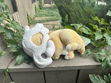 Pokemon Toys Plush Dolls, Pokemon Plushie Pfp, Pokemon Plush Aesthetic, Pokemon Plushies Aesthetic, Plush Photography, Giant Plushies, Pokemon Irl, Toy Aesthetic, Pokemon Plushies